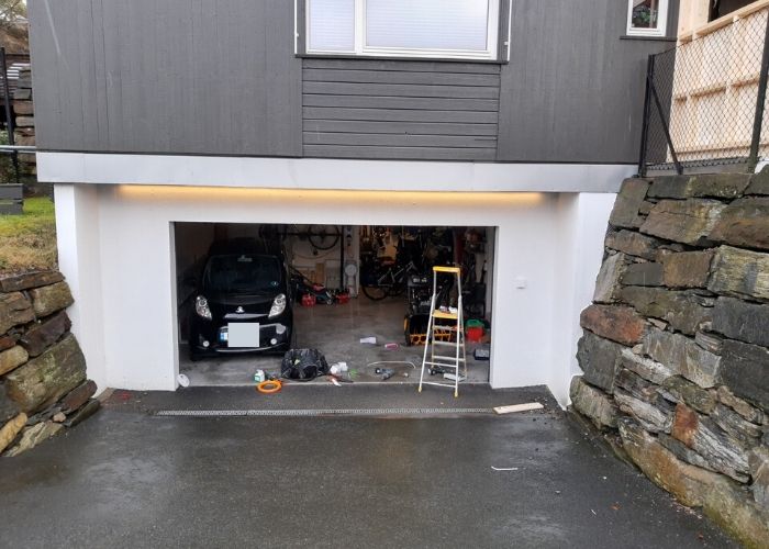 strimler udendørs over garagen – belysning garageport – Lunelamper.dk