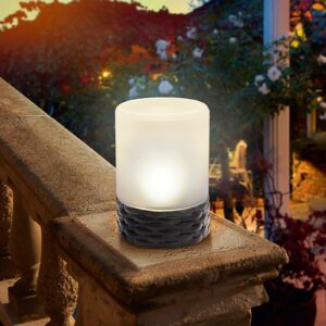 Cloe - LED solcellelampe i trendy rattan stil