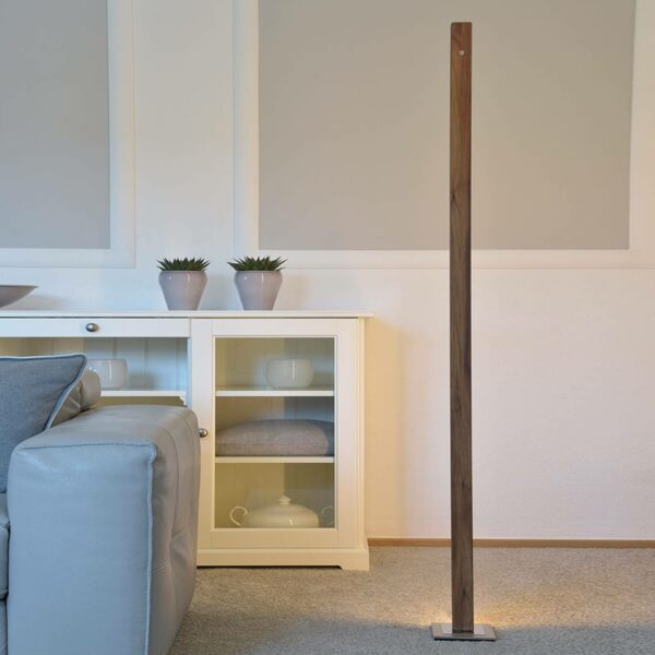 HerzBlut Leonora LED-gulvlampe, 161 cm, nøddetræ