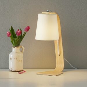 Hvid træbordlampe Nordic med stofskærm
