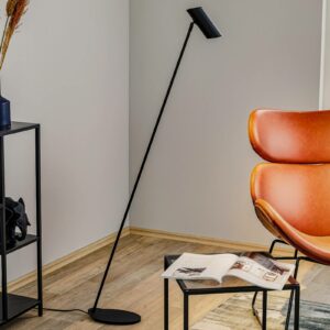 Hester - stilfuld gulvlampe i metal, sort