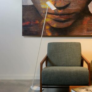 Hester hvid gulvlampe i metal