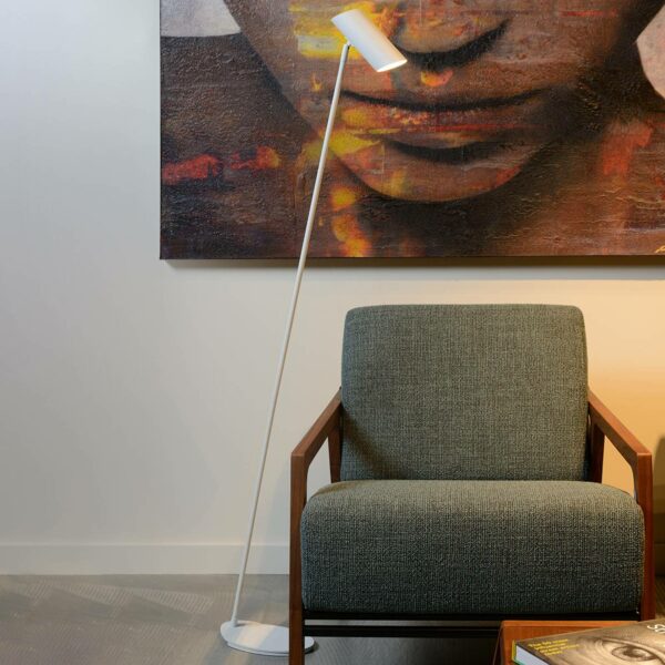 Hester hvid gulvlampe i metal