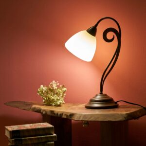 Luca - flot bordlampe i landstedsstil