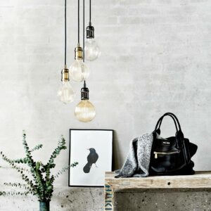Avra - minimalistisk hængelampe i messing