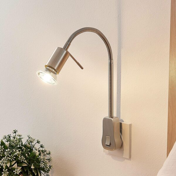 Lindby Ahoja stikkontaktlampe, flex-arm, kontakt
