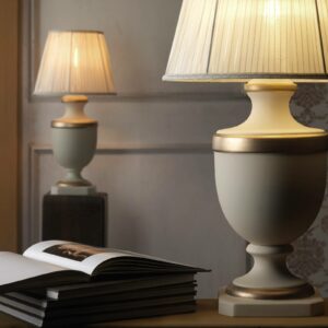 Imperiale bordlampe af keramik, højde 66 cm