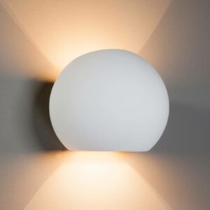 Kugleformet halogen lampe i gips Elina