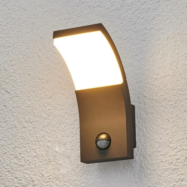 LED-udendørsvæglampen Timm med bevægelsessensor