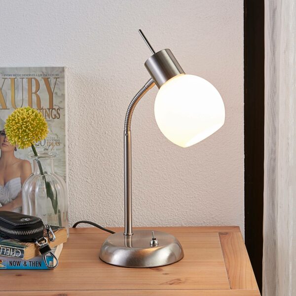 LED-bordlampe Manon med opalhvid glasskærm