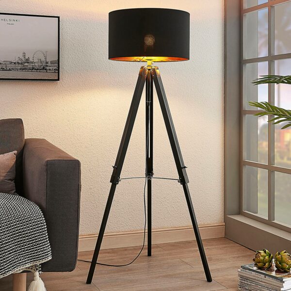 Trebenet gulvlampe Triac med træstel, sort