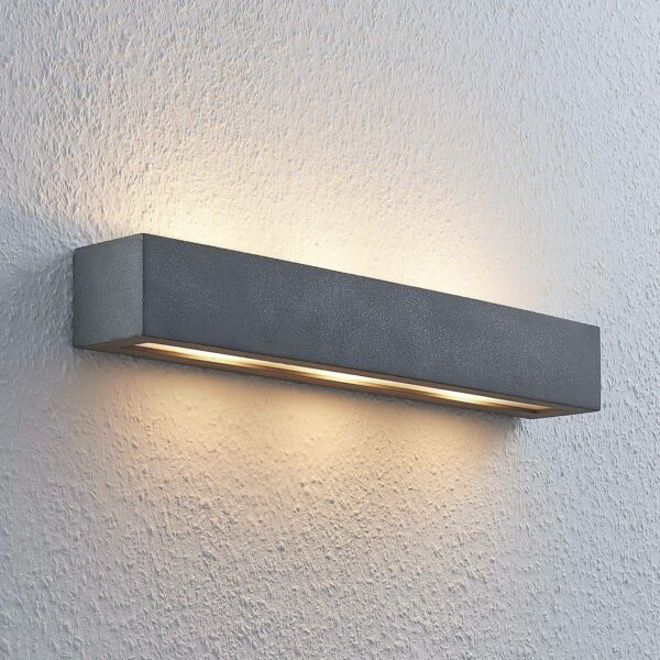 Lindby Nellie LED-betonvæglampe, bredde 50,8 cm
