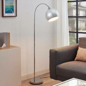 Buet gulvlampe Moisia i krom