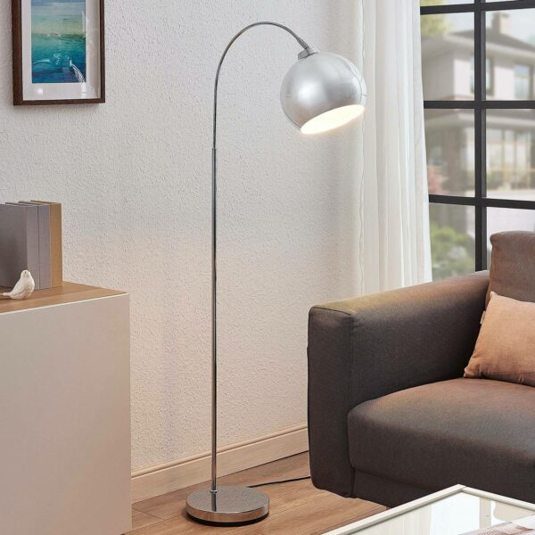 Buet gulvlampe Moisia i krom