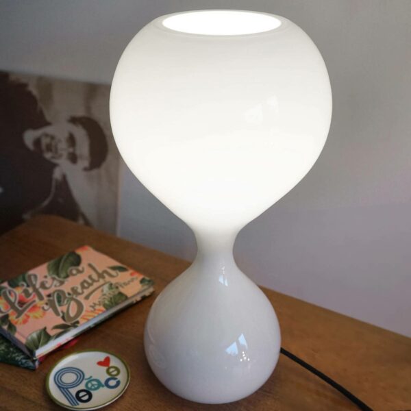 next Blubb - glasbordlampe, opal/sort ledning