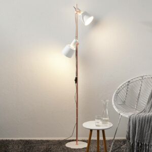 Gulvlampe Haldar i hvid/kobber med to lyskilder