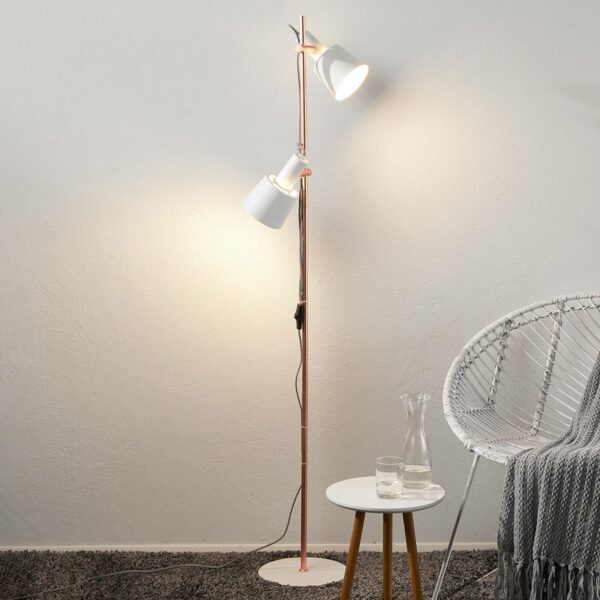 Gulvlampe Haldar i hvid/kobber med to lyskilder