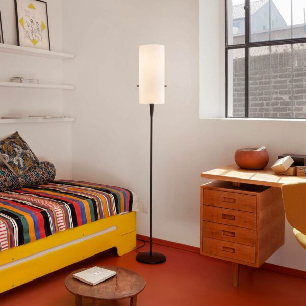 serien.lighting Club M LED-gulvlampe, sort