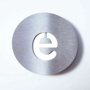 Husnummer Round i rustfrit stål - "e"
